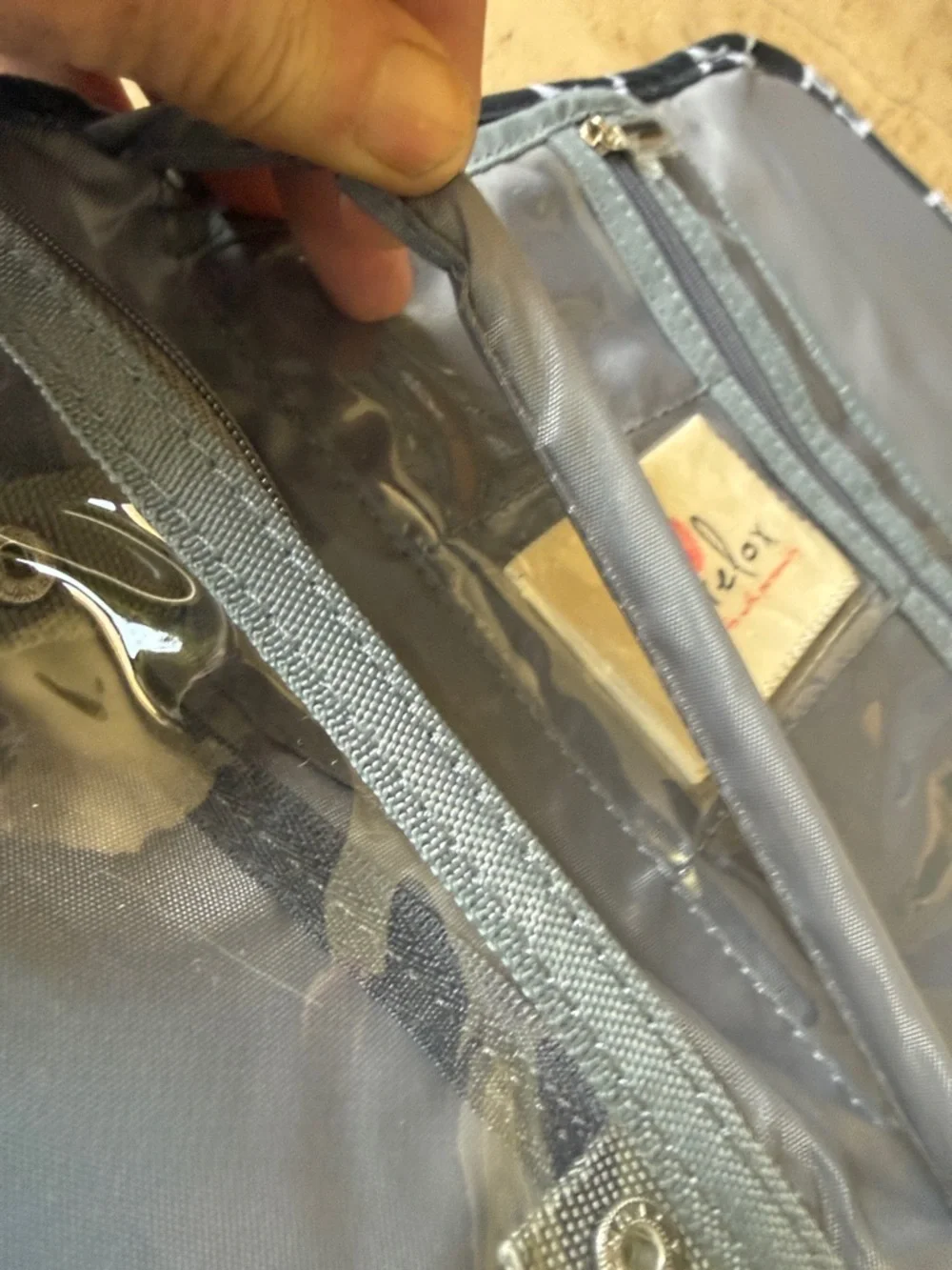 BRELOX ladies travel bag NWOT Navy and white mini compartments